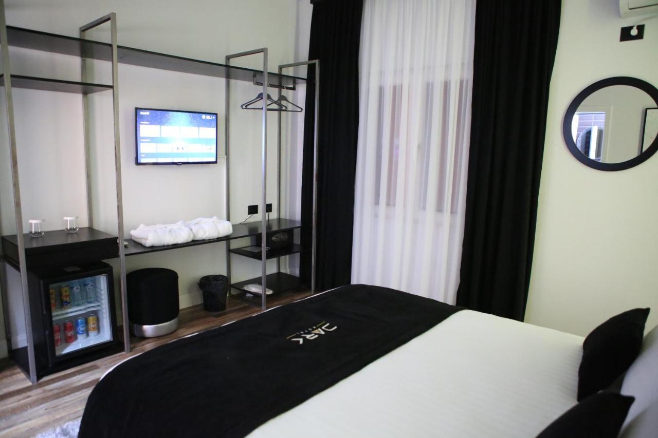 Dark Boutique Hotel Shkoze Luaran gambar