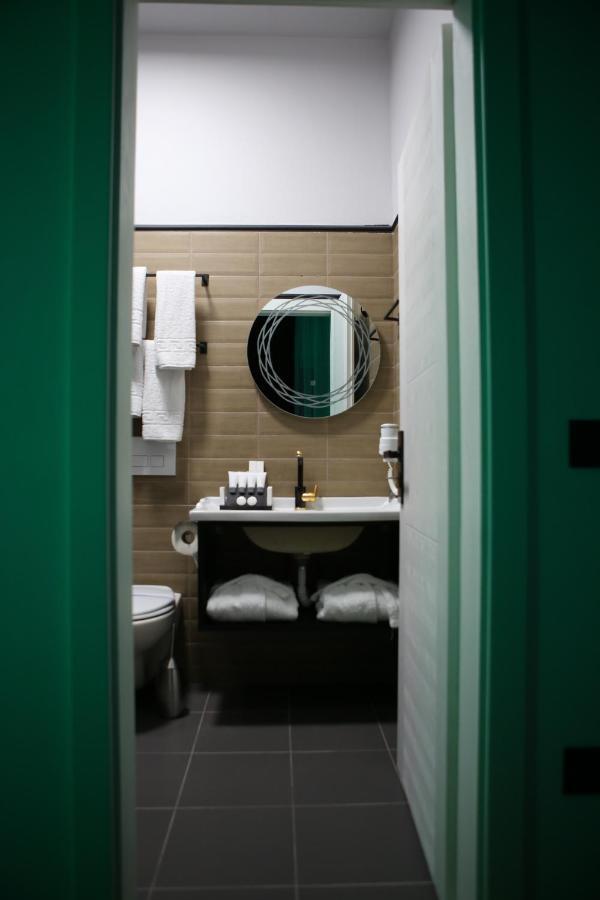 Dark Boutique Hotel Shkoze Luaran gambar