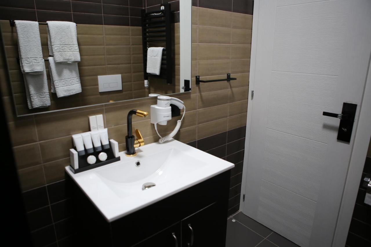 Dark Boutique Hotel Shkoze Luaran gambar