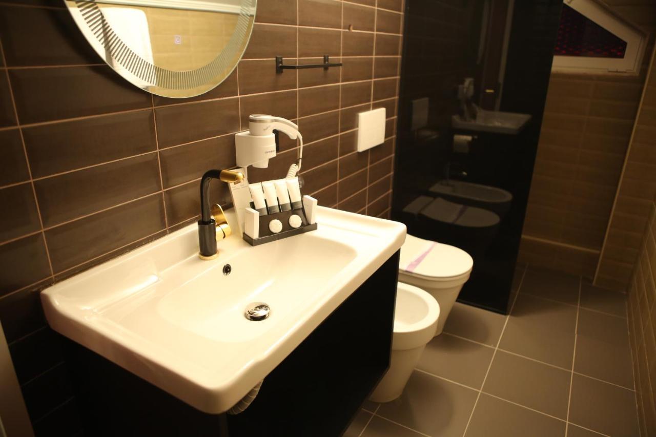Dark Boutique Hotel Shkoze Luaran gambar