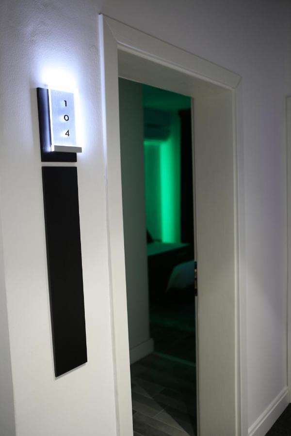 Dark Boutique Hotel Shkoze Luaran gambar