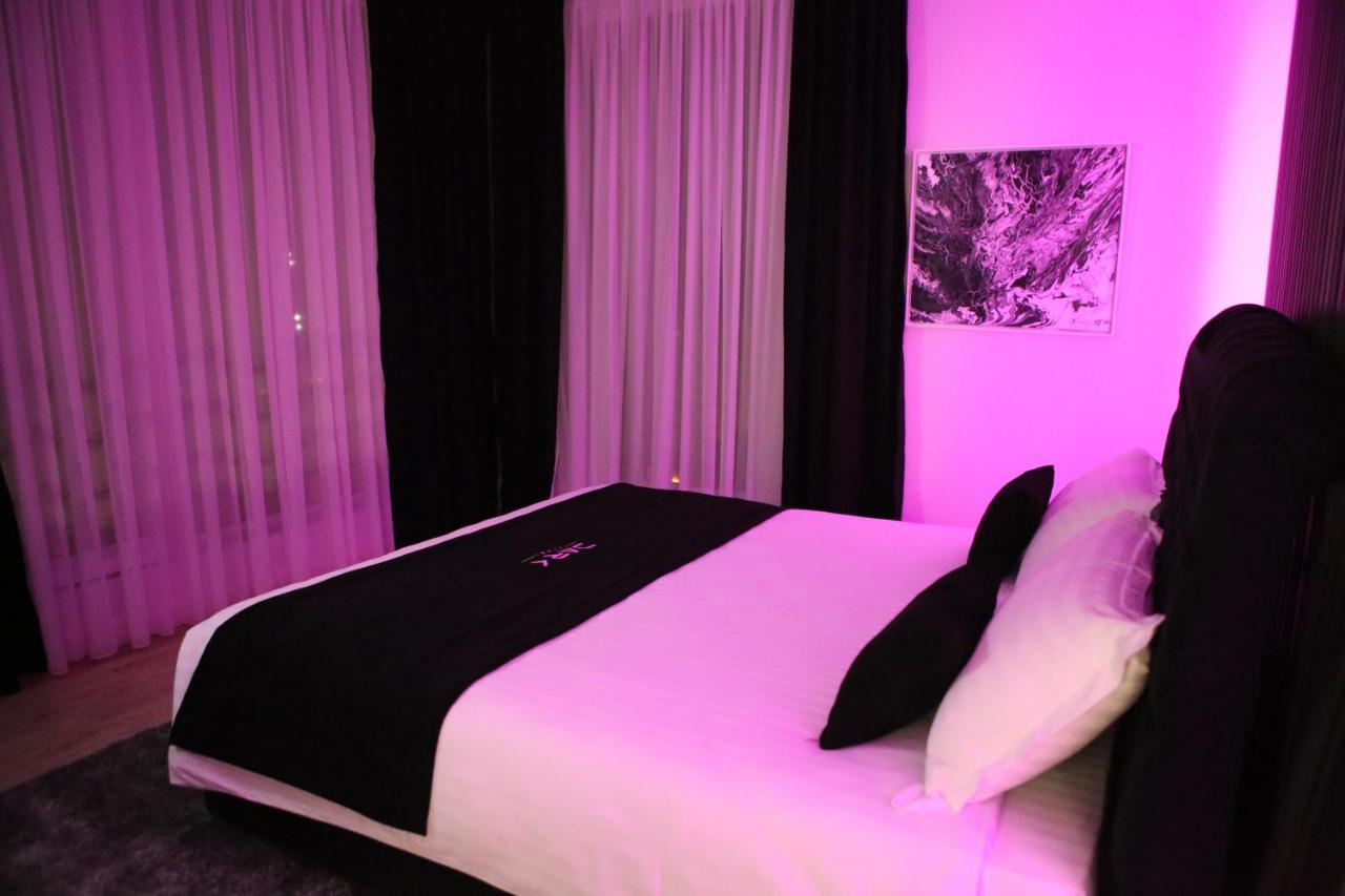 Dark Boutique Hotel Shkoze Luaran gambar
