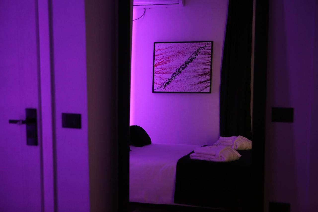Dark Boutique Hotel Shkoze Luaran gambar