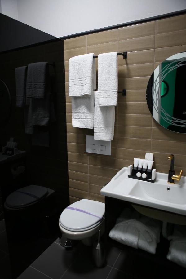 Dark Boutique Hotel Shkoze Luaran gambar
