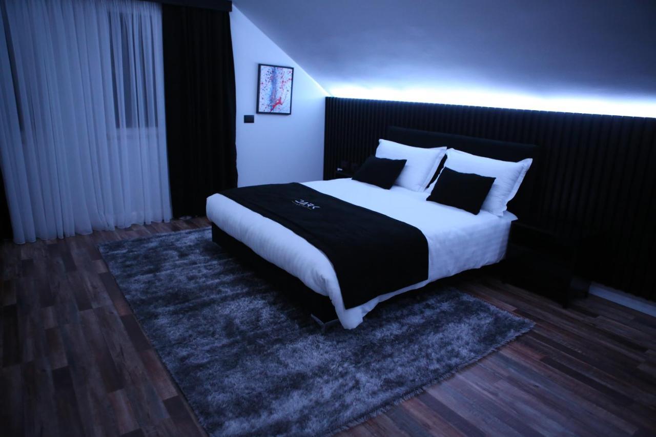 Dark Boutique Hotel Shkoze Luaran gambar